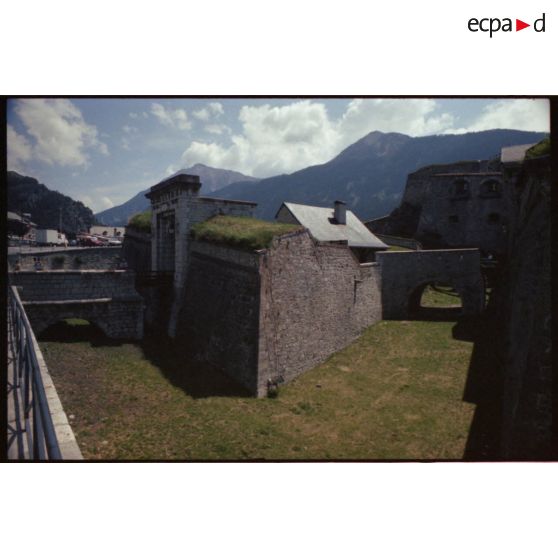 Citadelle de Briançon. Porte de Pignerol et son corps de garde. [légende d'origine]