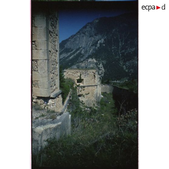 Fort Dauphin. Le fort des Salettes dans l'axe du flanc Est. [légende d'origine]