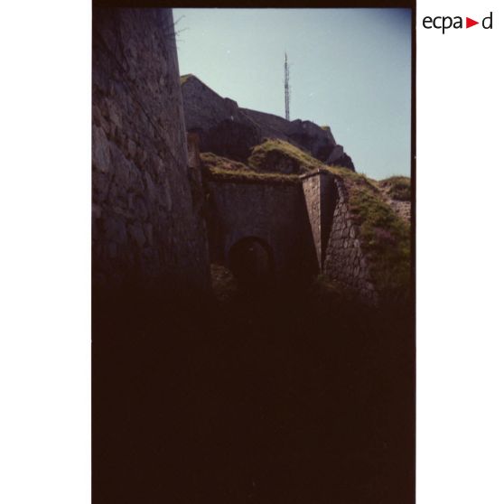 Citadelle de Briançon. Accès au fort du Château. [légende d'origine]<br>