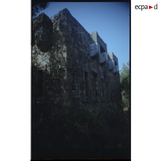  Fort de la Bayarde. Le bastionnet de l'entrée. [légende d'origine]