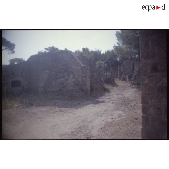Fort de la Bayarde. L'accès aux emplacements de mortiers. [légende d'origine]