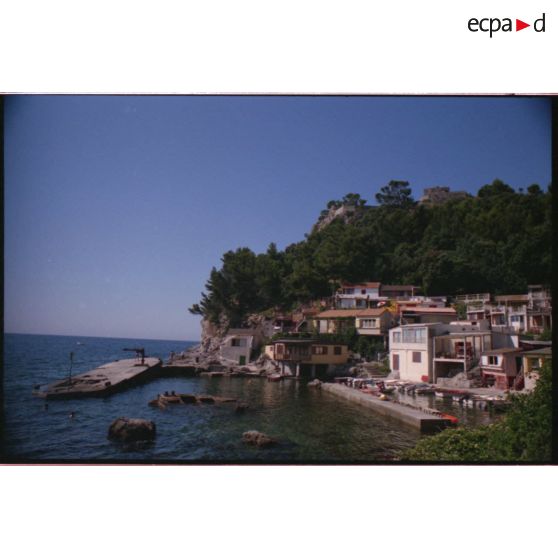 [Un village en bord de mer].