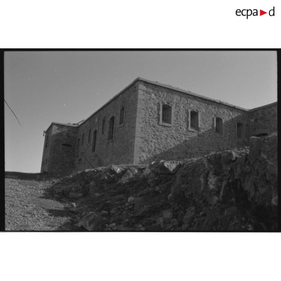 Fortin de la Grande Maye. Arrivée au fortin par le sud-ouest - 1992. [légende d'origine]