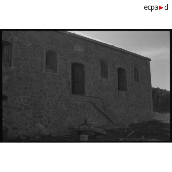 Fortin de la Grande Maye. Entrée côté ouest - 1992. [légende d'origine]