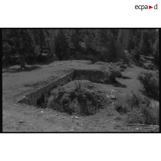 Fort de la Croix de Bretagne. Batterie entre la croix de Bretagne et la Grande Maye - 1992. [légende d'origine]