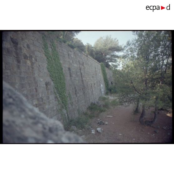 Soute à munitions extérieure de la Colle Noire. Façade de la soute vue vers l'ouest. [légende d'origine]