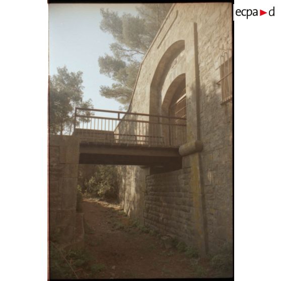Fortin de la Gavaresse. Entrée du fortin et pont-levis. [légende d'origine]