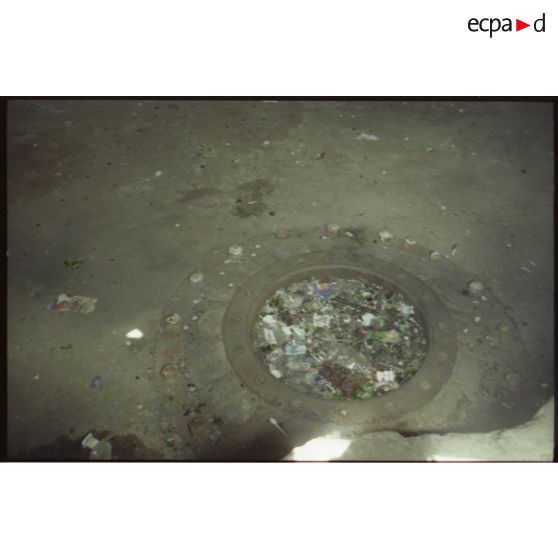 Sellette pour pièce d'artillerie dans une casemate M270. [légende d'origine]