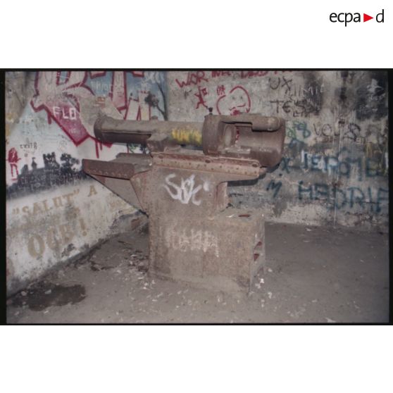 A ce jour, ce ''canon'' reste une énigme ! [légende d'origine]