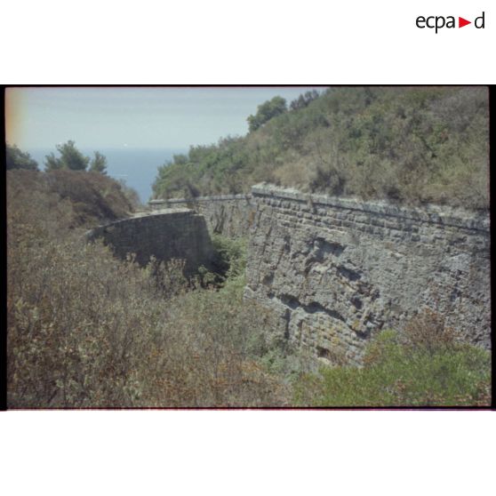 Fort de la Colle Noire. Caponnière double est. [légende d'origine]