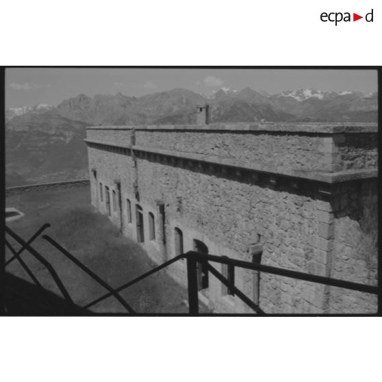 Fort de la Croix de Bretagne. Pavillon des officiers - 1992. [légende d'origine]