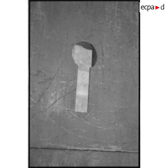 Fort de la Croix de Bretagne. Créneau d'un des vantails de la 1re grille - 1992. [légende d'origine]