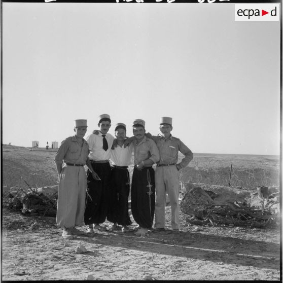 Portrait de cinq soldats du 2e groupement motorisé saharien (GMS).
