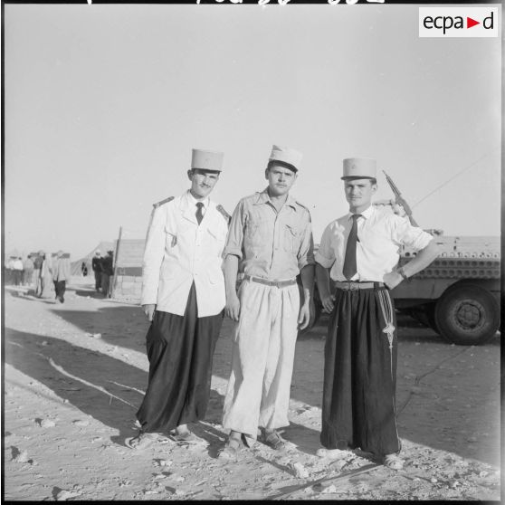 Portrait de trois soldats du 2e groupement motorisé saharien (GMS).