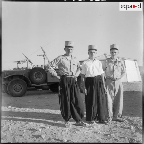 Portrait de trois soldats du 2e groupement motorisé saharien (GMS).