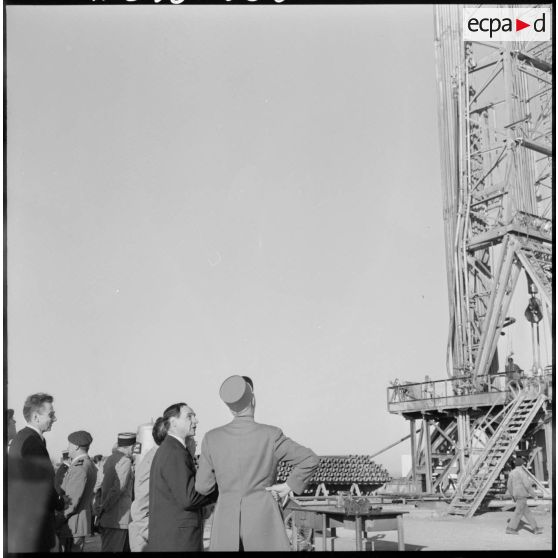 Hassi Messaoud. Visite de la Société Nationale de Recherche et d'Exploitation de Pétrole en Algérie (SN REPAL).