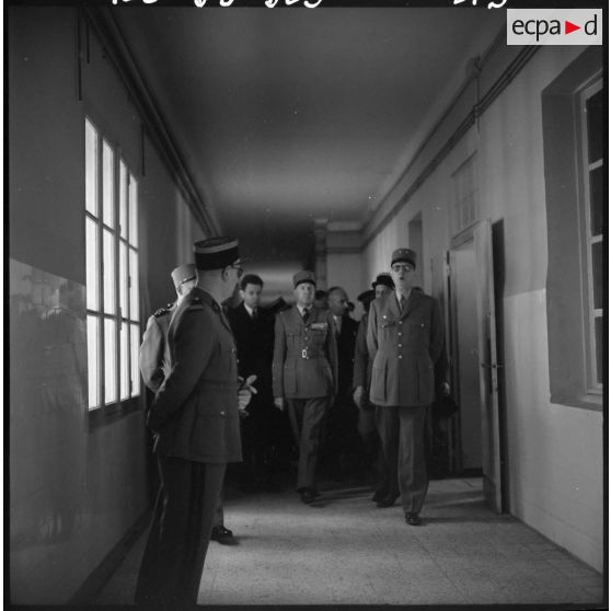 Hôpital Maillot d'Alger. Visite du général de Gaulle.