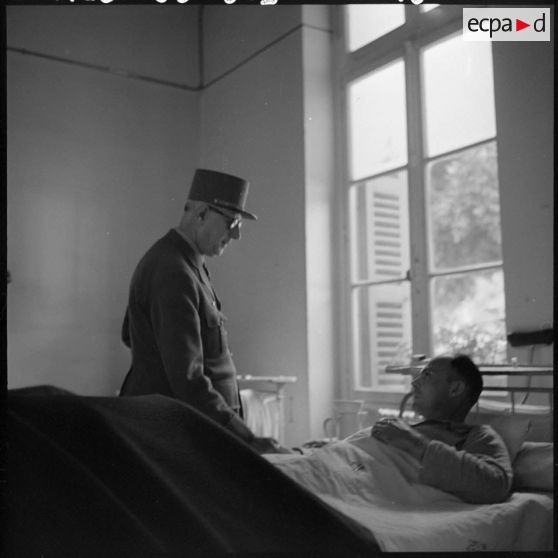 Hôpital Maillot d'Alger. Visite du général de Gaulle.