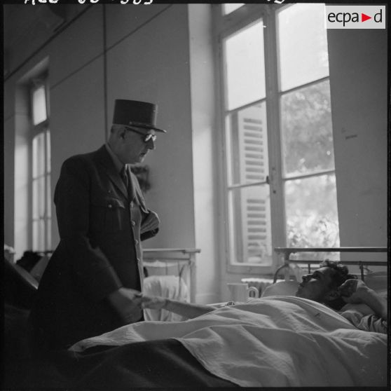 Hôpital Maillot d'Alger. Visite du général de Gaulle.