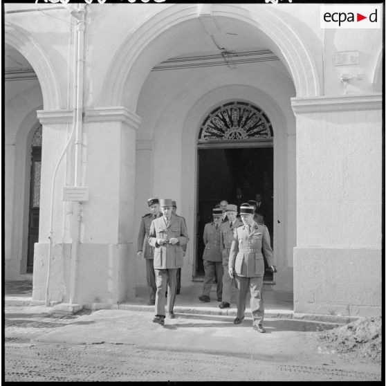 Hôpital Maillot d'Alger. Visite du général de Gaulle.