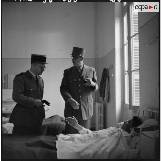 Hôpital Maillot d'Alger. Visite du général de Gaulle.