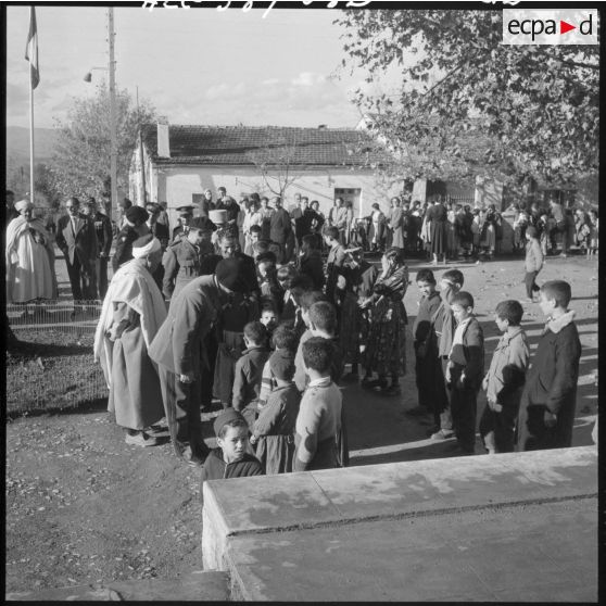 Mekla. Les enfants rencontrent le général Faure.