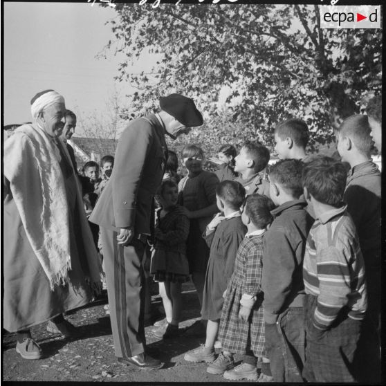 Mekla. Les enfants rencontrent le général Faure.