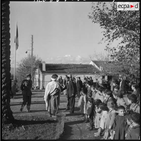 Mekla. Les enfants rencontrent le général Faure.