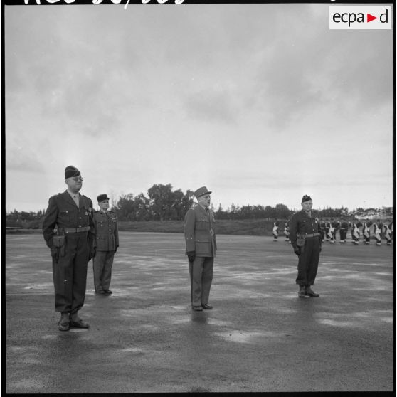 Air de France. Prise d'armes à l'école annexe des Transmissions d'AFN.