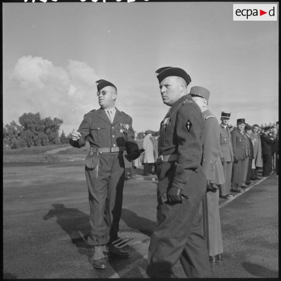 Air de France. Autorités militaires à l'école annexe des Transmissions.