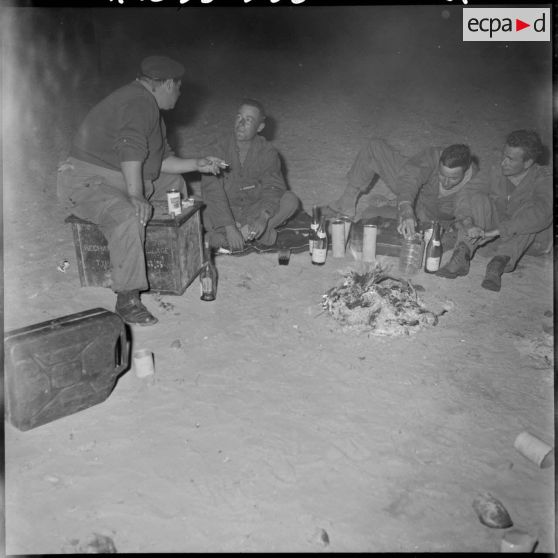 Département des Oasis. Un bivouac dans le désert.