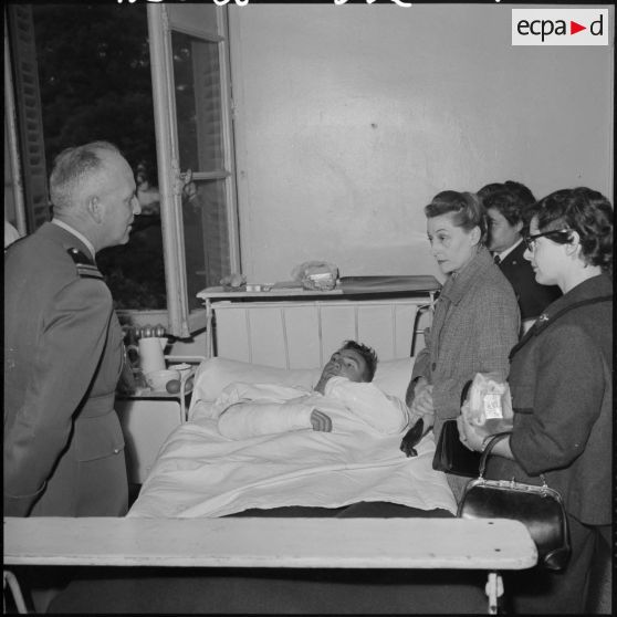 Alger, Hôpital Maillot. Visite de madame Salan.