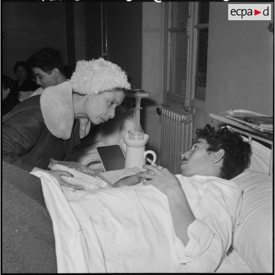 Alger, Hôpital Maillot. Visite aux blessés.