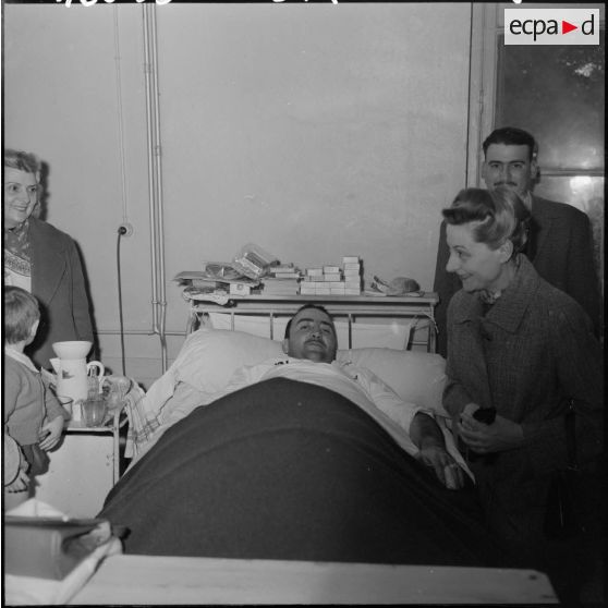 Alger, Hôpital Maillot. Visite de madame Salan.