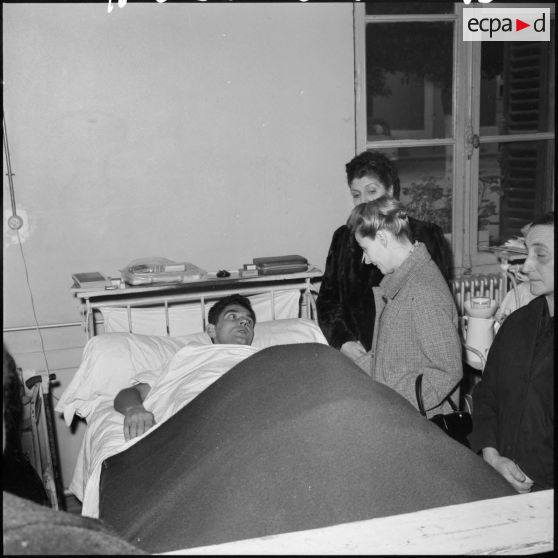 Alger, Hôpital Maillot. Visite de madame Salan.