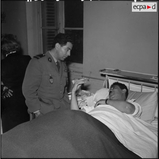 Alger, Hôpital Maillot. Visite aux blessés.