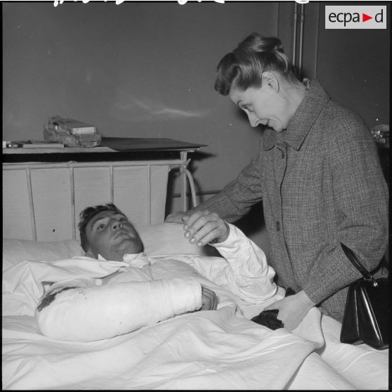 Alger, Hôpital Maillot. Visite de madame Salan.