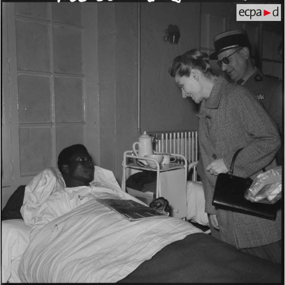 Alger, Hôpital Maillot. Visite de madame Salan.