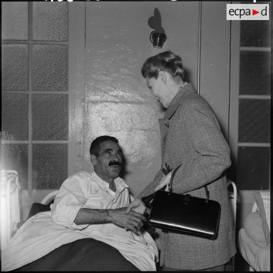Alger, Hôpital Maillot. Visite de madame Salan.