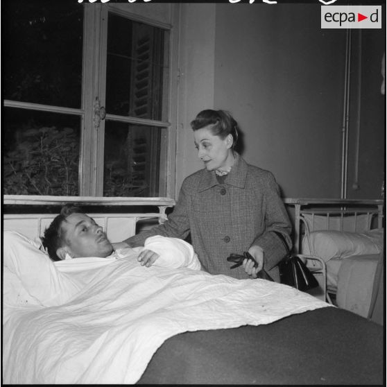 Alger, Hôpital Maillot. Visite de madame Salan.