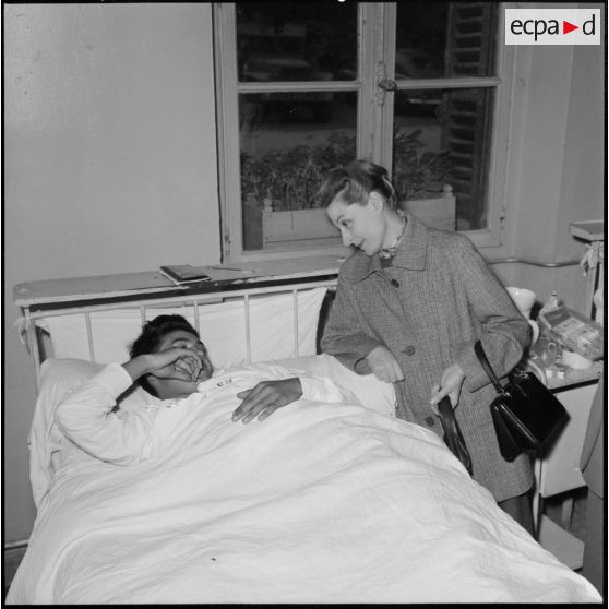 Alger, Hôpital Maillot. Visite de madame Salan.