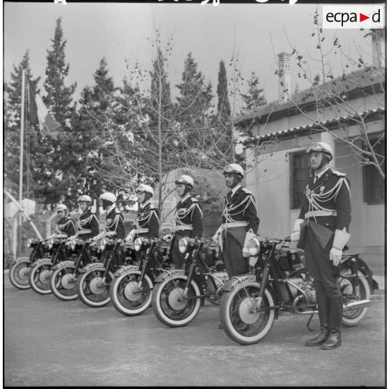 Camp de Beni Messous. Cérémonie militaire de la gendarmerie.