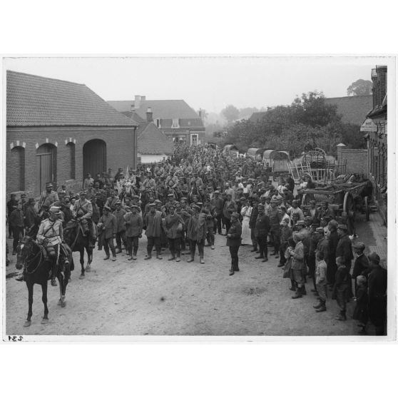 Prisonniers allemands de Souchez. Pas-de-Calais, 1915. [légende d'origine]