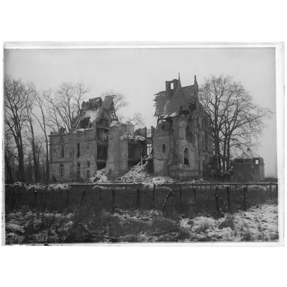 Château de Plessis-de-Roye, devant Lassigny. Oise, 1917. [légende d'origine]