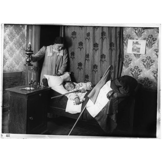 Oise, 1915 transes maternelles! Comment dorment nos gosses. [légende d'origine]