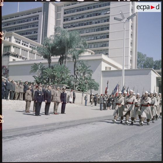Alger. Défilé des troupes.