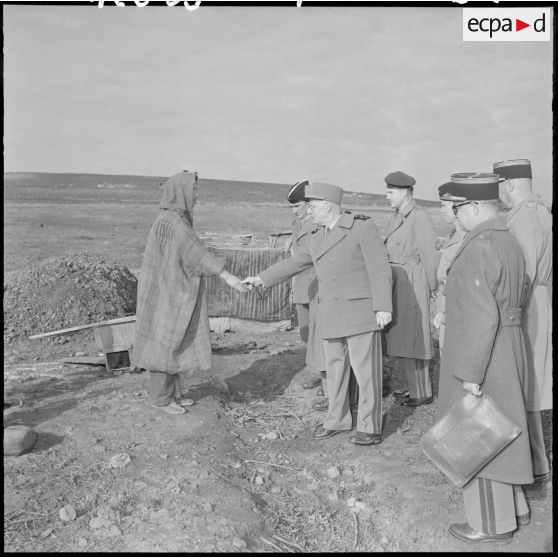 Région d'Aumale. Le général Zeller au poste de Souk-el-Arba.