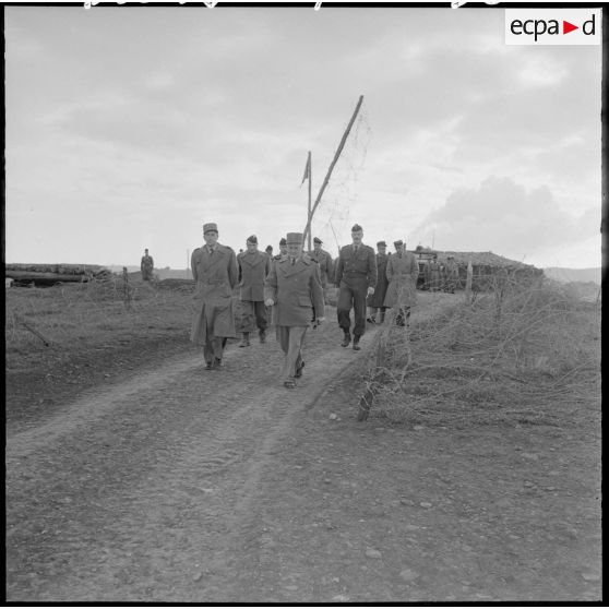 Région d'Aumale. Le général Zeller au poste de Ouled Moussa.