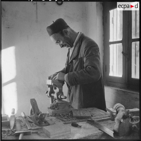 Fort-National. Un artisan au travail.