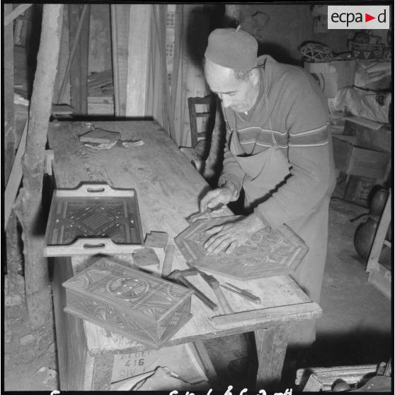 Fort-National. Un artisan au travail.